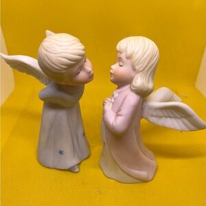 Vintage 1990 Porcelain China Lefton Angel Kissing Figurines Boy Girl